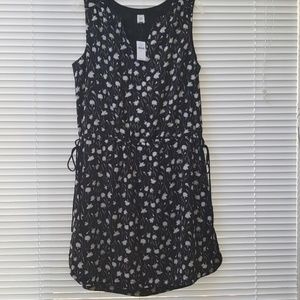 Adorable dress with pockets!! NWT